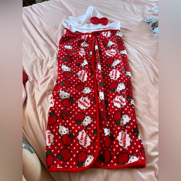 Sanrio Hello Kitty Hood Blanket - Picture 1 of 4
